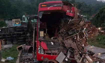Tai nạn thảm khốc ở Hoà Bình, Xe tải đối đầu xe khách, Tai nạn giao thông