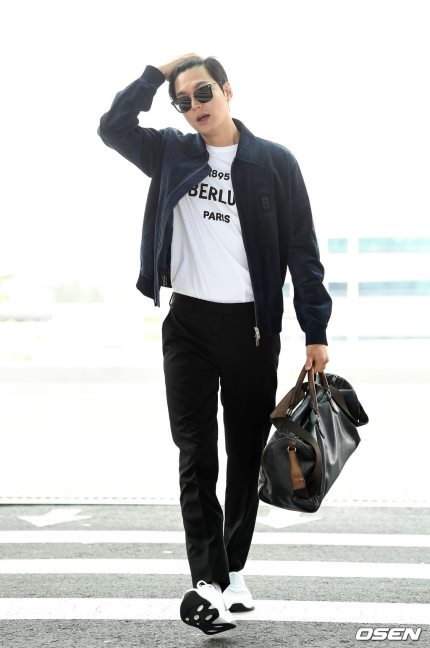 ho1-ngoisao.vn-w430-h648.jpg 0 lee min ho, thời trang sân bay, sao hàn