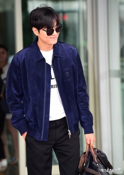 ho1-ngoisao.vn-w430-h648.jpg 3 lee min ho, thời trang sân bay, sao hàn