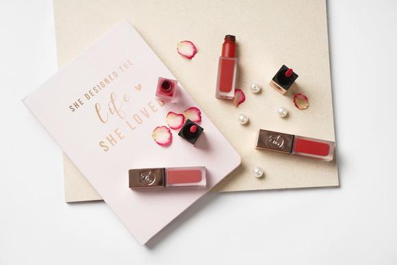 Roses Matte Lipstick Version 2019, Son lì