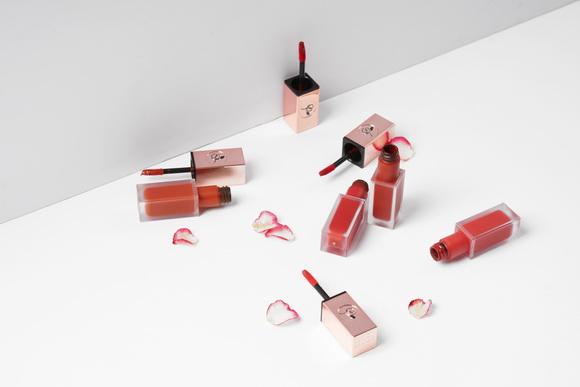 Roses Matte Lipstick Version 2019, Son lì