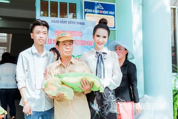 424a5091-lat-ngoisao.vn-w700-h467 14 Hot girl trần đoàn,hot girl chuyển giới trần đoàn,trần đoàn làm từ thiện