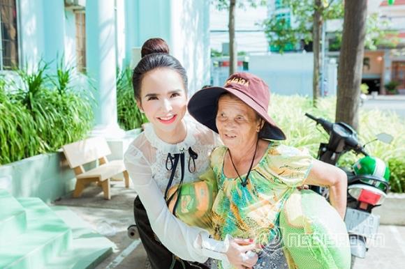 424a5099-lat-ngoisao.vn-w700-h467 13 Hot girl trần đoàn,hot girl chuyển giới trần đoàn,trần đoàn làm từ thiện