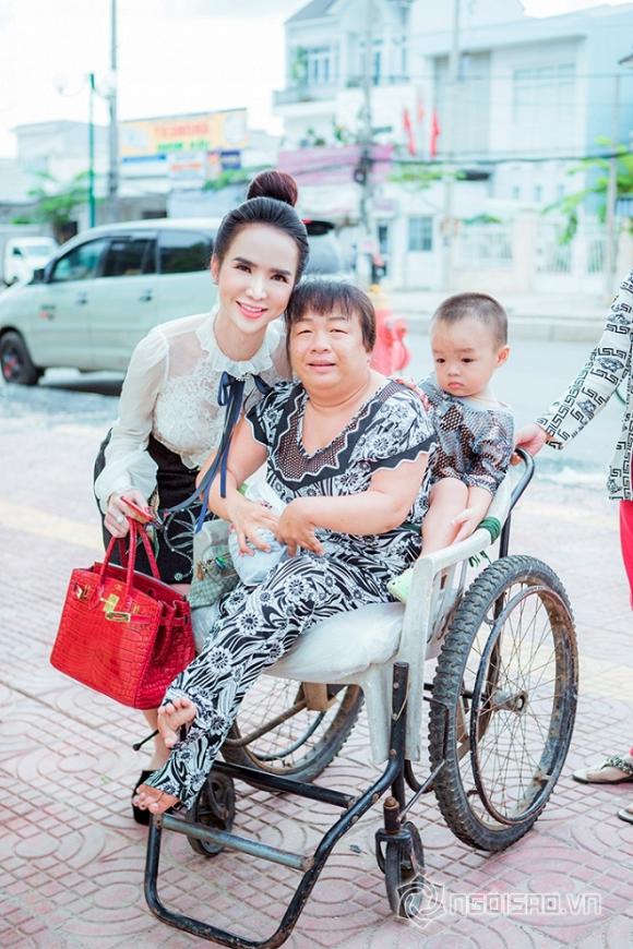 424a5220-lat-ngoisao.vn-w700-h1050 1 Hot girl trần đoàn,hot girl chuyển giới trần đoàn,trần đoàn làm từ thiện