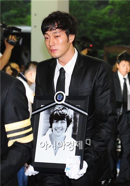 so ji sub, park yong ha, sao hàn