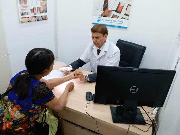 benh-bach-bien-47-1-ngoisao.vn-w580-h435 1 Bệnh bạch biến, Dr. Michaels Psoriasis & Skin Clinic, Phương pháp Dr. Michaels