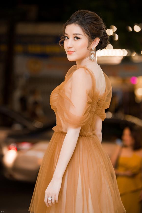 Á hậu Huyền My gây chú ý khi mặc váy xuyên thấu, đeo nhẫn hơn 1 tỷ đồng 12 Á hậu huyền my,hoa hậu việt nam 2014,sao việt, huyen my