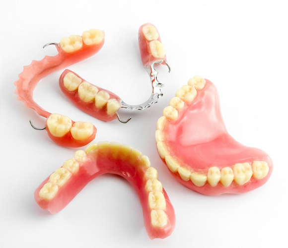 nha-khoa-dong-nam-167-5-ngoisao.vn-w580-h500 1 Nha khoa đông nam, trồng răng Implant, Răng sứ, Răng giả tháo lắp