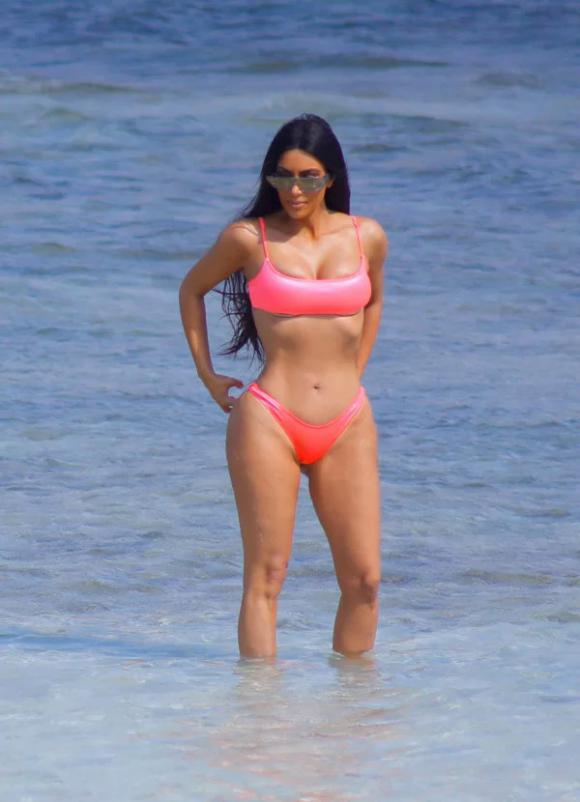 Kim Kardashian,Kim cắt xương sườn,sao Hollywood