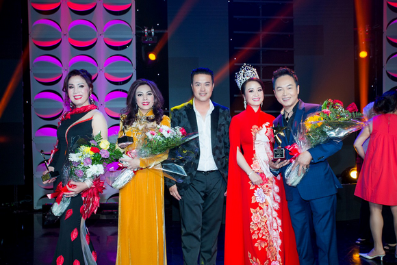 sandy-nguyen-177-10-ngoisao.vn-w580-h387 6 Nam vương và Hoa hậu người Việt thế giới 2019, Hoa hậu Phu nhân người Việt Quốc tế 2018, Sandy Nguyễn