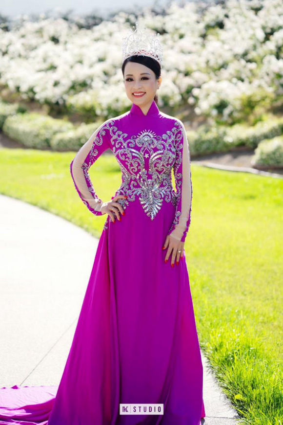 sandy-nguyen-177-4-ngoisao.vn-w580-h869 12 Nam vương và Hoa hậu người Việt thế giới 2019, Hoa hậu Phu nhân người Việt Quốc tế 2018, Sandy Nguyễn