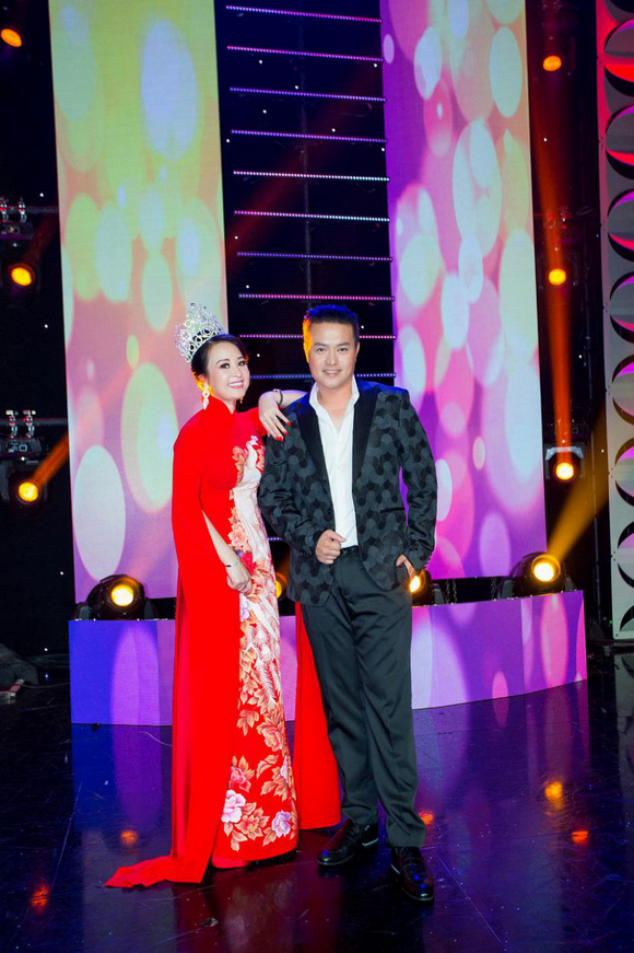sandy-nguyen-177-9-ngoisao.vn-w580-h871 7 Nam vương và Hoa hậu người Việt thế giới 2019, Hoa hậu Phu nhân người Việt Quốc tế 2018, Sandy Nguyễn