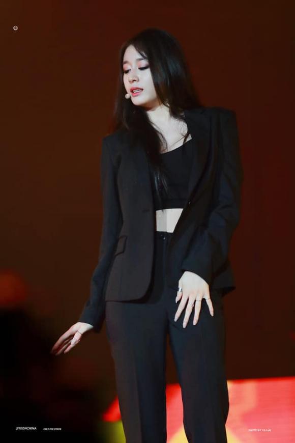 Jungkook và loạt sao xuất hiện trong bộ vest khiến fan nữ 