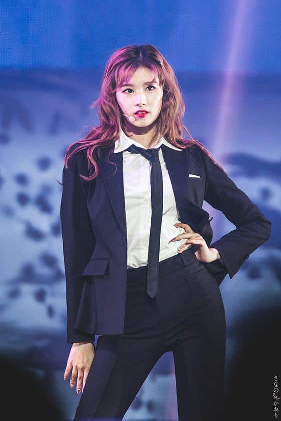 idol nữ Kpop, idol nữ Kpop diện suit đen