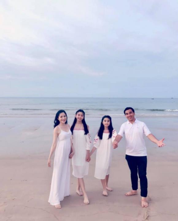 Con gái lớn Quyền Linh, con gái Quyền Linh, gia đình Quyền Linh đi du lịch, kỳ nghỉ gia đình Quyền Linh