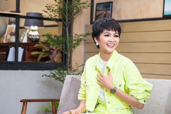 Hoa hậu H'Hen Niê, ca sĩ Hari Won, MC Đại Nghĩa, sao Việt