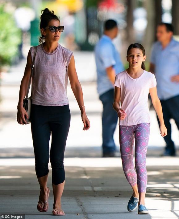 Suri Cruise,Katie Holmes,con gái Tom Cruise,sao Hollywood