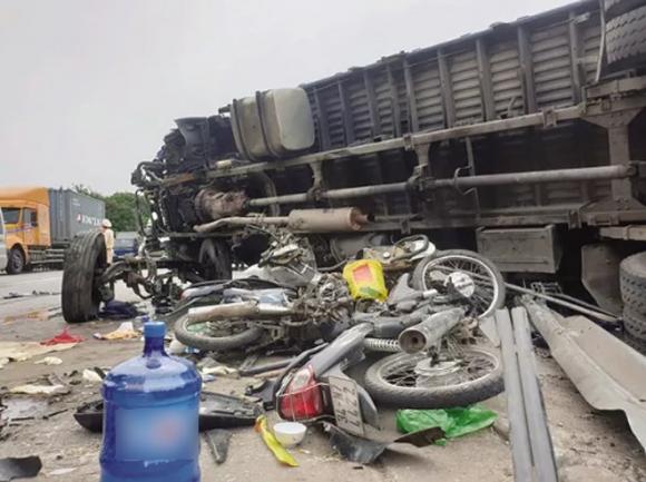 Tai nạn thảm khốc ở Hải Dương, Lật xe tải, Xe tải đè chết 5 người