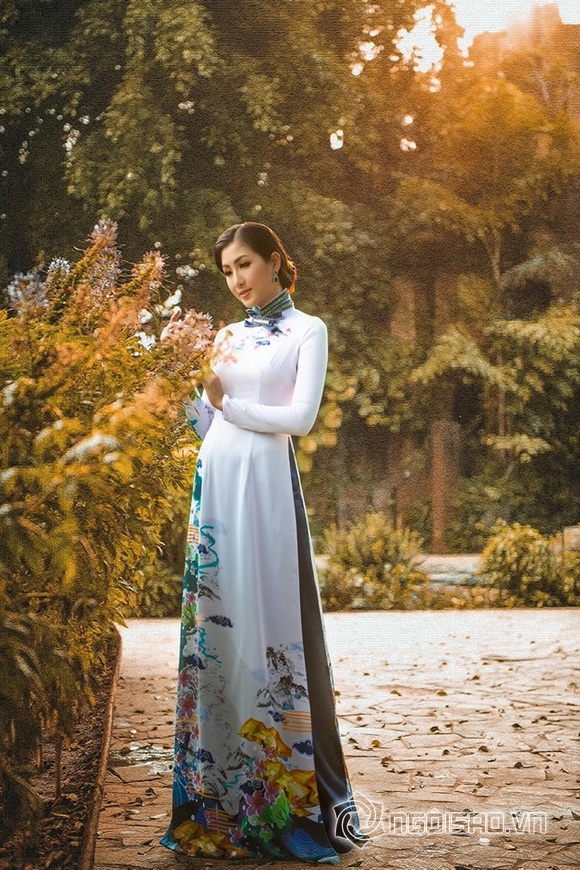 Á hậu Cao Mộng Thu Huyền, NTK Việt Hùng, Áo dài Việt Hùng