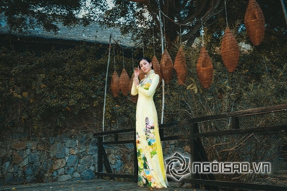 Á hậu Cao Mộng Thu Huyền, NTK Việt Hùng, Áo dài Việt Hùng