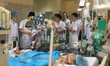 Bác sĩ Hoàng Công Lương, Bệnh viện đa khoa tỉnh Hòa Bình, Vụ chạy thận 8 người chết