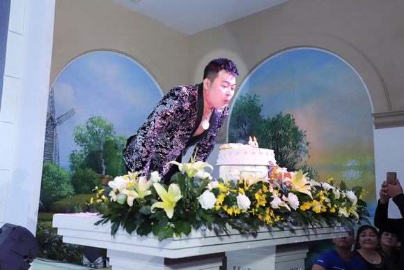 Ca sĩ Khánh Bình, sao việt