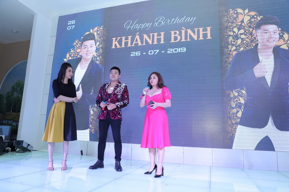 Ca sĩ Khánh Bình, sao việt