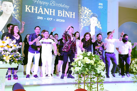 Ca sĩ Khánh Bình, sao việt