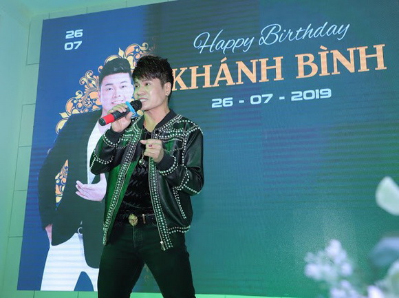 Ca sĩ Khánh Bình, sao việt