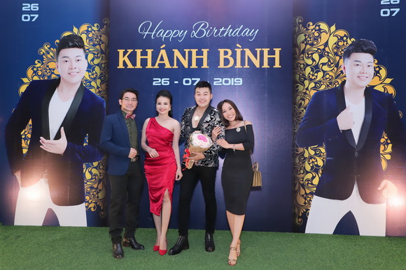 Ca sĩ Khánh Bình, sao việt