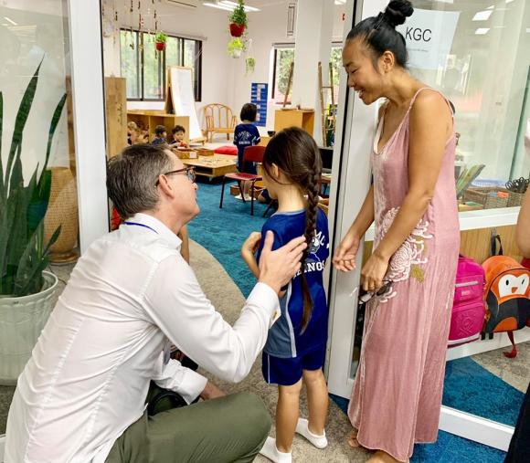Sao Việt, con Sao Việt, Sao Việt cho con học trường quốc tế,  học trường quốc tế, nhập học  học trường quốc tế