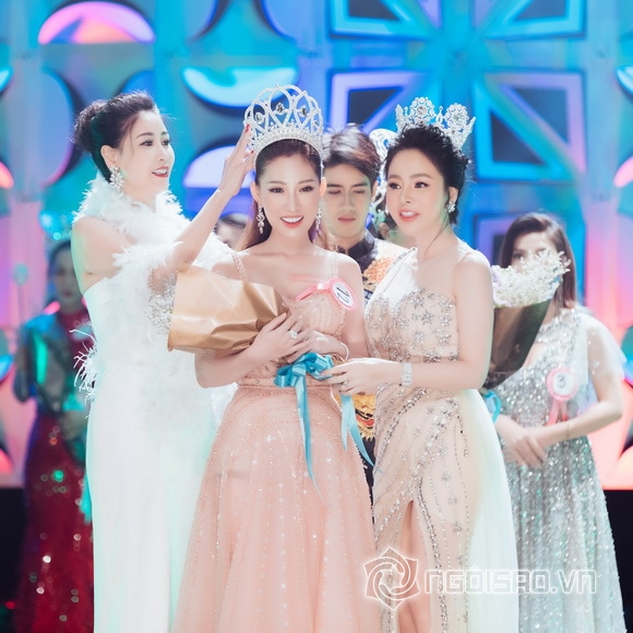 hoa-hau-ha-my-138-1-ngoisao.vn-w580-h580 9 Hạ My, Hà Kiều Anh, Sao Việt