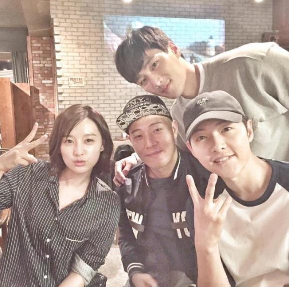 Song Joong Ki tỏ thái độ thế này sau nghi vấn có tình ý với nữ thần 'Hậu duệ Mặt trời' 6 Song Joong Ki,Kim Ji Won,Hậu duệ Mặt trời,sao Hàn