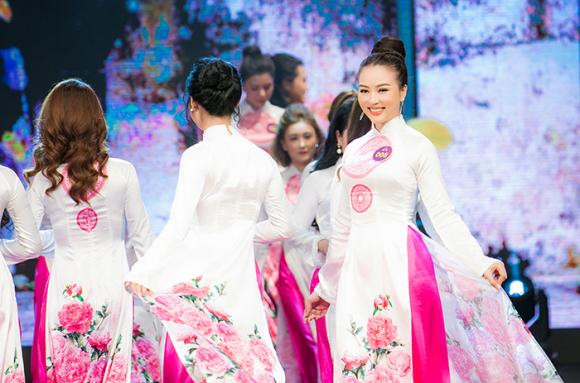 ao-dai-nam-phuong-15-ngoisao.vn-w700-h463 0 Ntk nam phương,bộ sưu tập quốc sắc thiên hương,áo dài nam phương