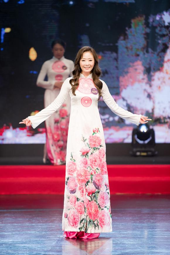 ao-dai-nam-phuong-7-ngoisao.vn-w700-h1050 8 Ntk nam phương,bộ sưu tập quốc sắc thiên hương,áo dài nam phương