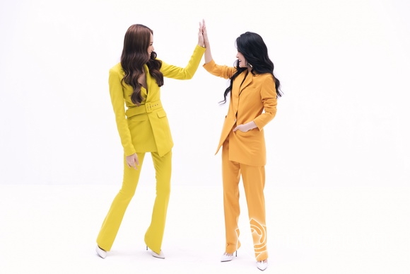 2-thien-than-chuyen-gioi-238-7-ngoisao.vn-w580-h387 0 Yoshi Rinrada, Hương Giang, Di Băng