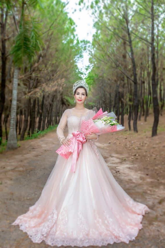 Hoa hậu Phu nhân Nina Nessa, Hoa hậu Phu nhân người Việt quốc tế