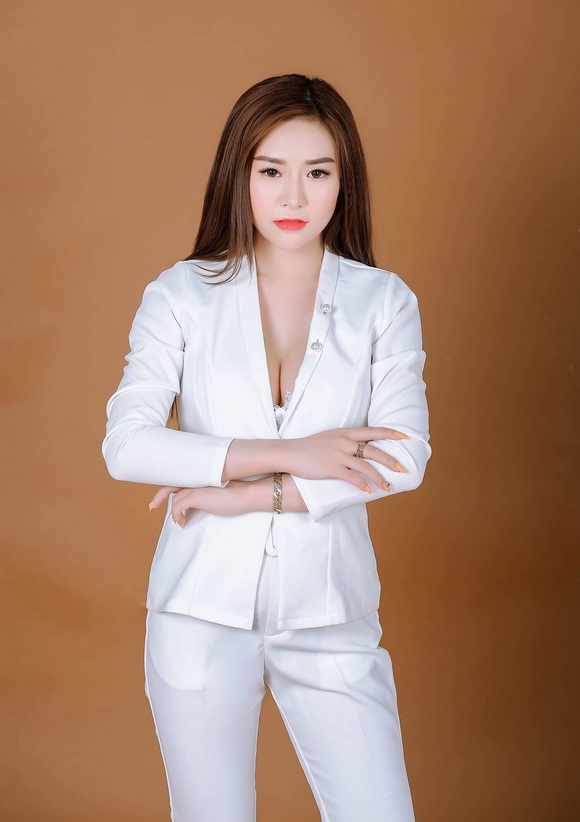 mai-thu-hue-258-11-ngoisao.vn-w580-h822 0 Kinh doanh online, Mỹ phẩm sạch, Mỹ phẩm White Detox