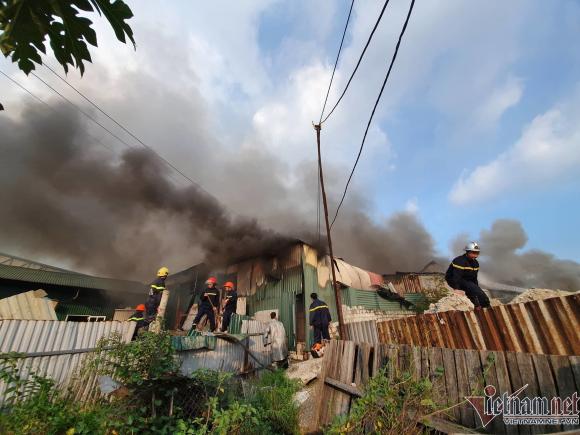 chiến sĩ PCCC ngạt khói, cháy nhà máy phích nước Rạng Đông, Hỏa hoạn