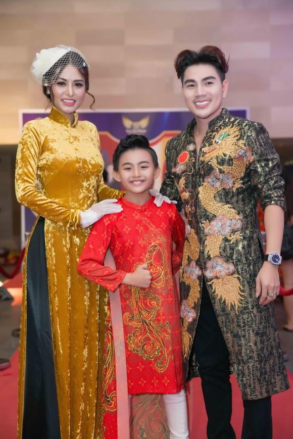 Hot boy nhí Quốc Vũ, áo dài Dorri, NTK Tạ Linh Nhân