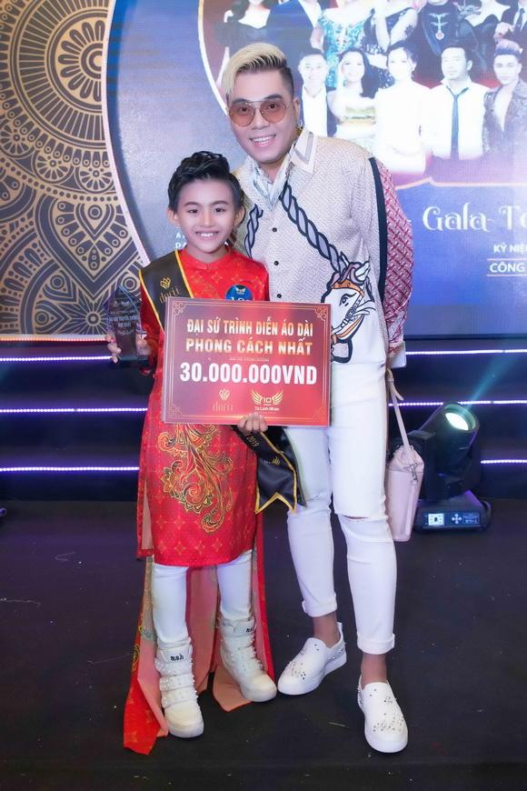 Hot boy nhí Quốc Vũ, áo dài Dorri, NTK Tạ Linh Nhân