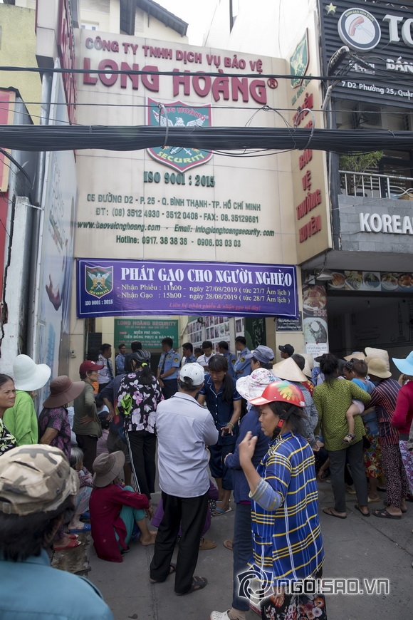 Hoa hậu Bùi Thị Hà, Bùi Thị Hà phát gạo cho người nghèo