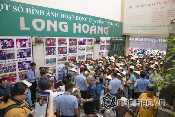 Hoa hậu Bùi Thị Hà, Bùi Thị Hà phát gạo cho người nghèo