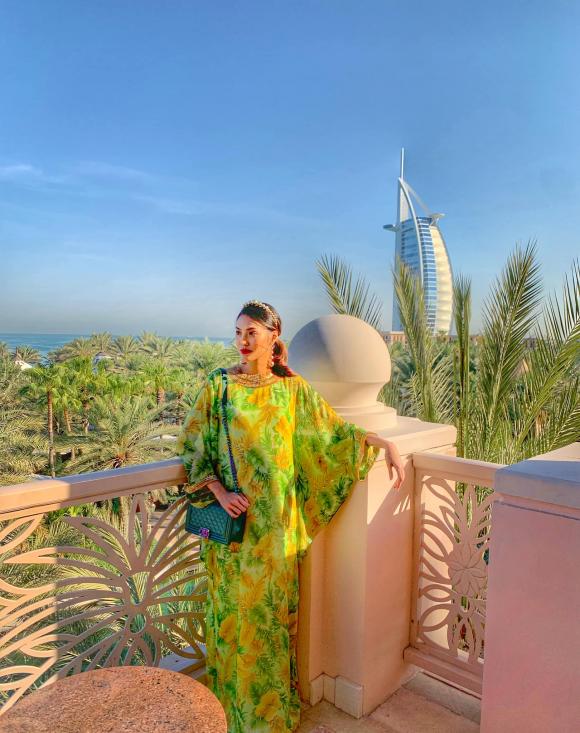 Bầu bí tháng thứ 7, Lan Khuê tự tin diện trang phục rực rỡ du lịch Dubai