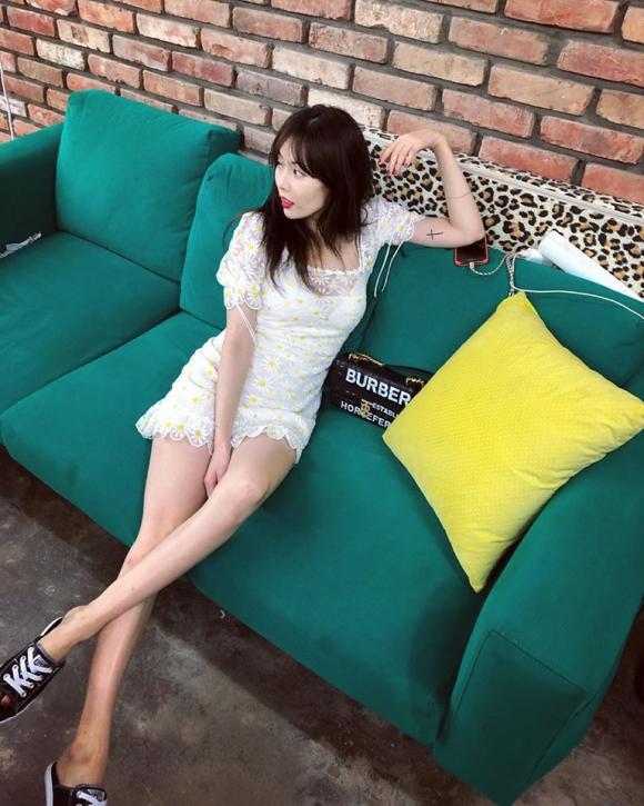 hyuna, thời trang của hyuna, váy ngắn, sao hàn