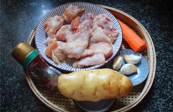 Gà hầm khoai tây, cà rốt: Thực đơn hấp dẫn cho người giảm cân