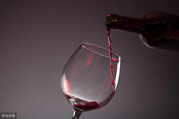 một ly rượu vang đỏ rất tốt cho sức khỏe, chăm sóc sức khỏe bằng rượu vang, uống rượu vang đúng cách