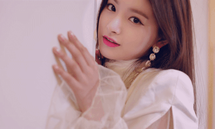 Wang Yiren, EVERGLOW, sao hàn