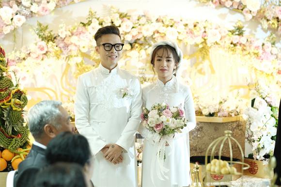 Con gái đại gia Minh Nhựa e lệ hôn chồng trong ngày cưới