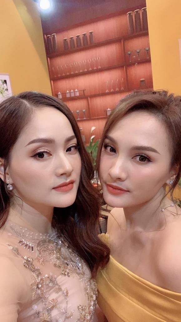 Không thể tin được khi đứng chung khung hình, Lan Phương và Bảo Thanh trông hệt chị em sinh đôi